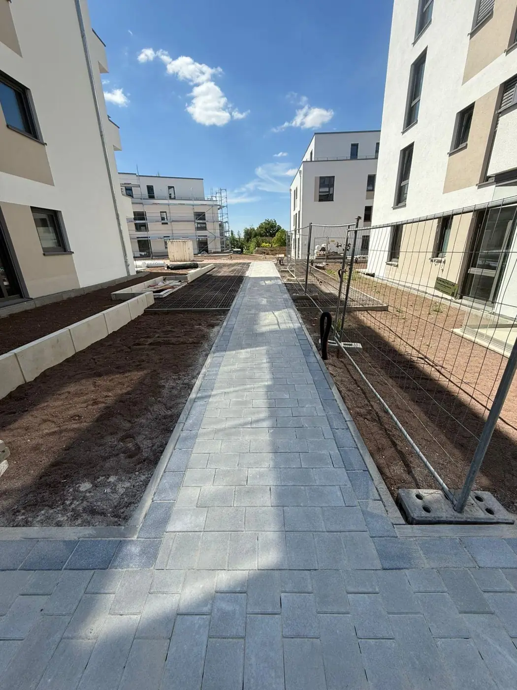 Gartenweg im Wohnquartier – Maintal